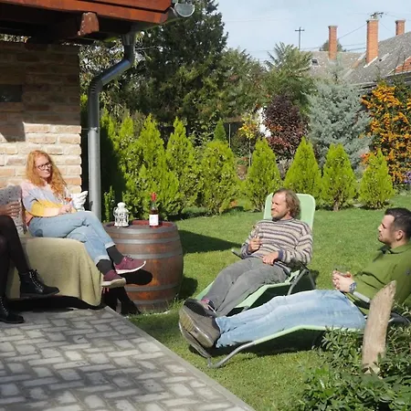 Апартаменты Oshaza Vendeghaz *