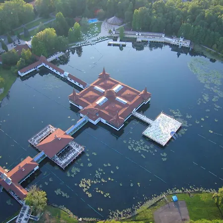 Oshaza Vendeghaz * Bazsi