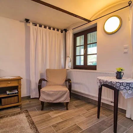 Oshaza Vendeghaz Apartment *