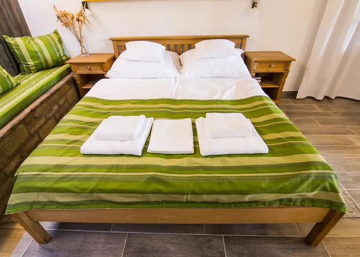 Oshaza Vendeghaz Apartament *